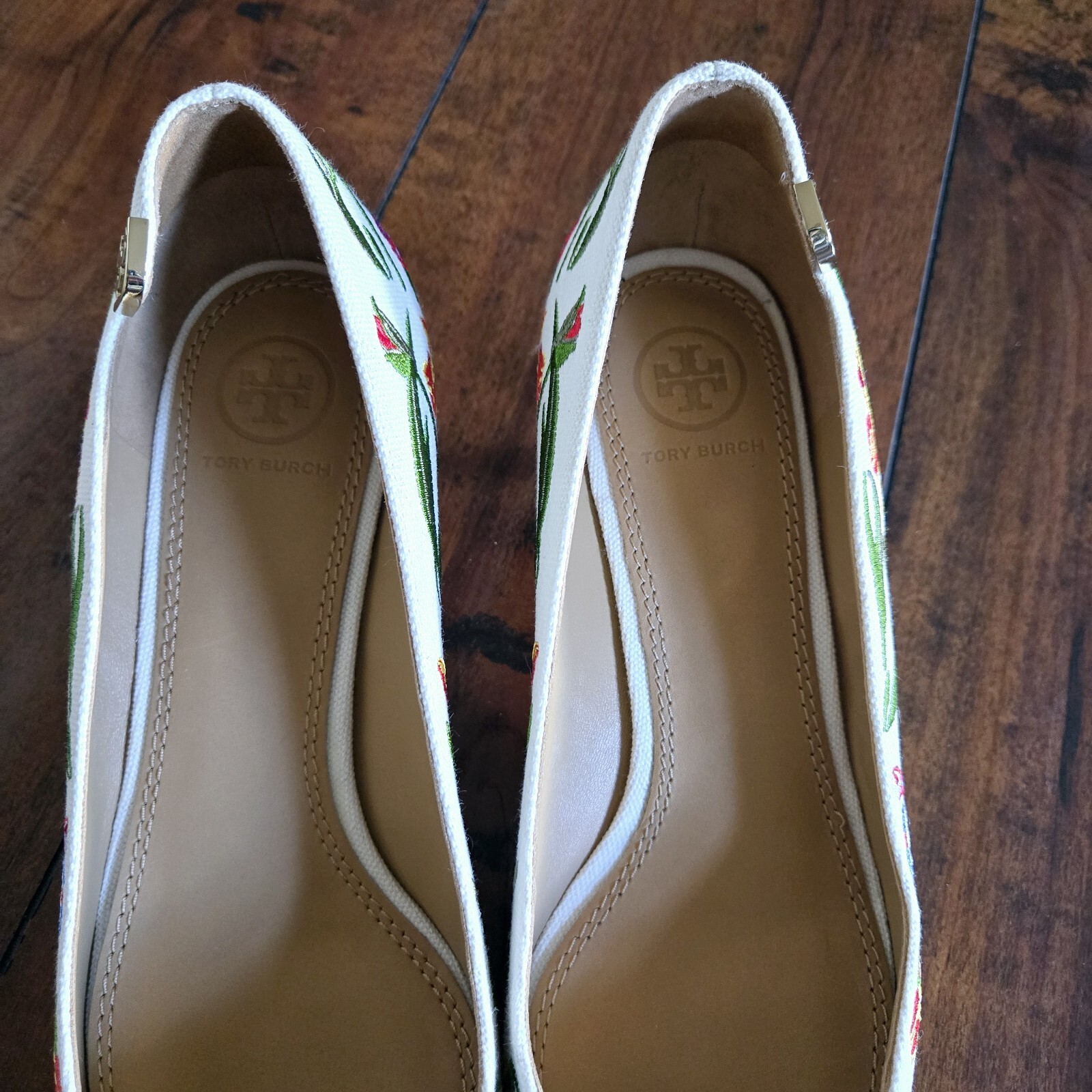 Tory Burch Elizabeth Painted Iris Embroidered Canvas Kitten Heel Pumps Size 8.5M thumbnail 21