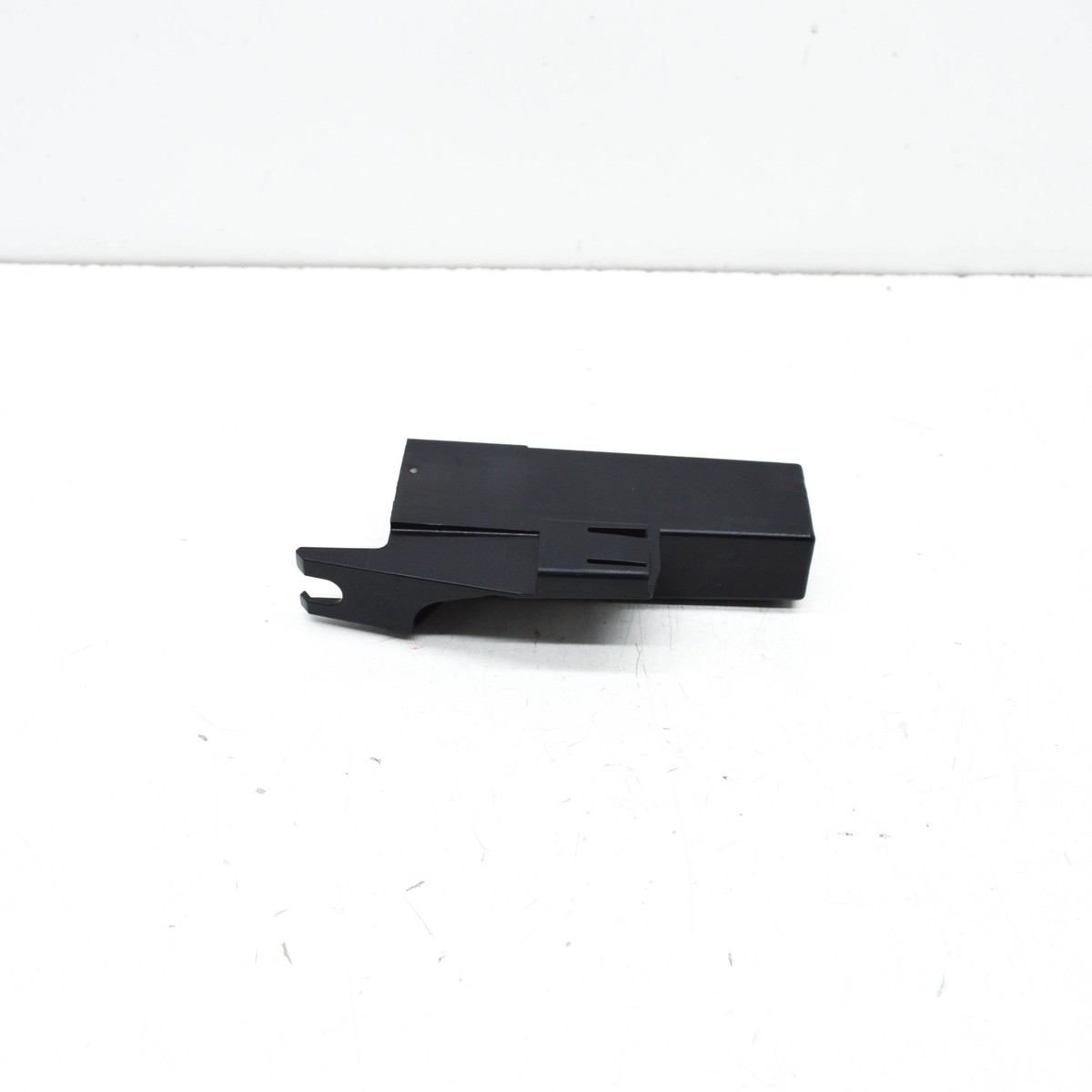 Porsche MACAN 95B.2 Tyre Pressure Control System Retainer