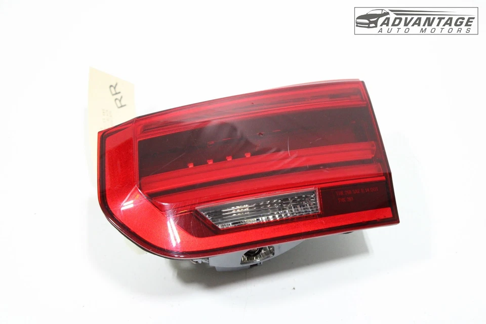 BMW 320I XDRIVE 2016-2018 LUZ TRASERA INTERIOR TRASERA LED OEM Foto 2 de 4