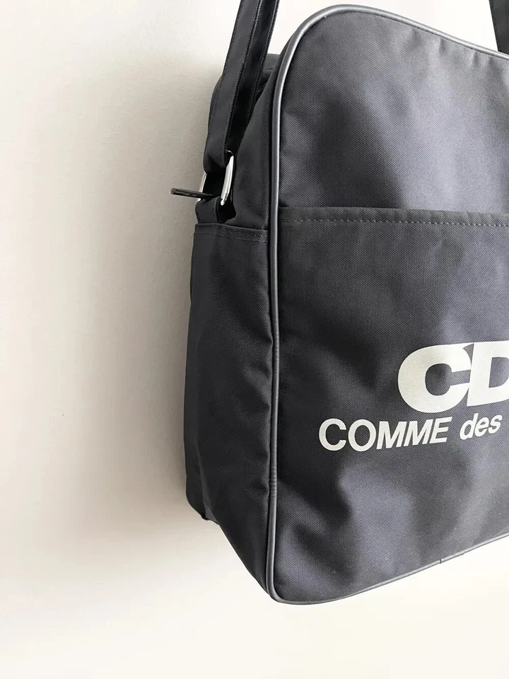 Bolso de Hombro Comme des Garcons Buen Diseño Tienda CDG Logo Aerolínea Negro AUTÉNTICO Foto 4 de 4