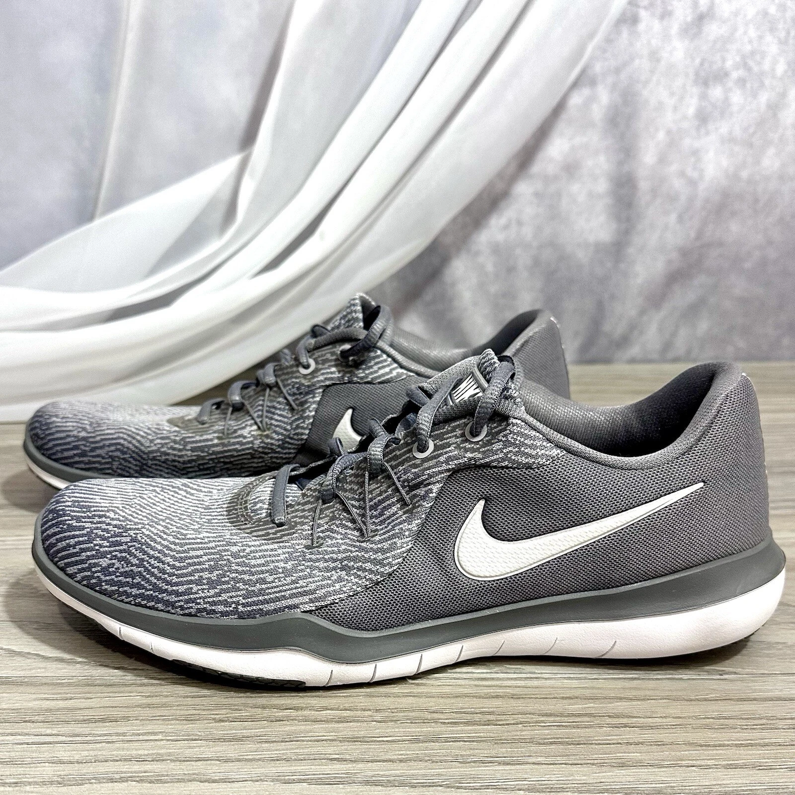 Baskets d’entraînement Nike Flex Supreme TR6 femme taille 11 gris blanc juste à faire