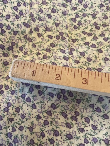 Small Purple Tulips On Floral Creamy Calico Print Cotton Fabric 4 Yards Vntg - Picture 2 of 2