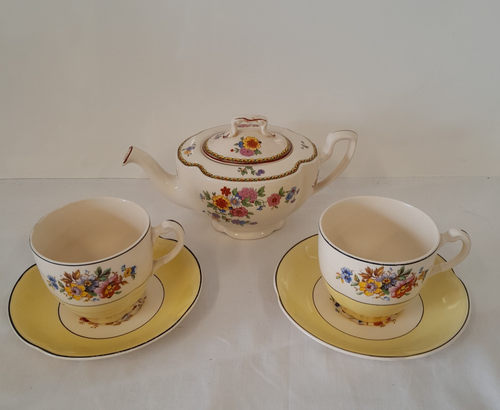 Vintage Johnson Brothers Pareek Fine China Teekanne und 2 Teetassen & Untertassen (HC)