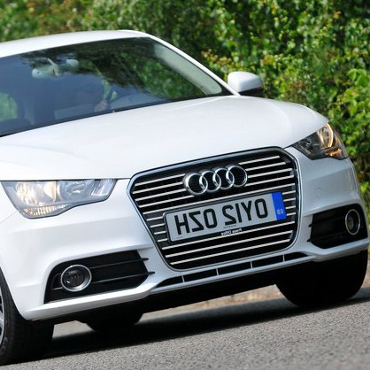 Rénover une calandre usée d'Audi A1 avec cette baguette chromée clipsable