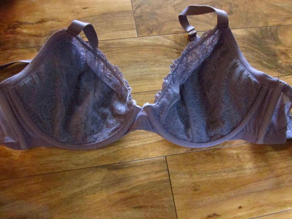 Sujetador con aros CACIQUE malva ligeramente forrado balconette talla 42DDD Foto 4 de 4