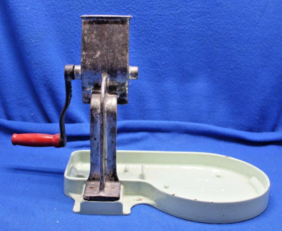 Vintage DeLuxe "Lightning" 1 Quart No. 1104 Hand Crank Ice Cream Maker