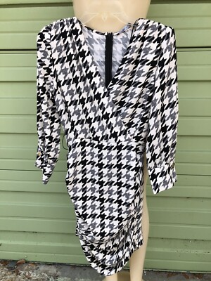 zara green houndstooth dress New Women Print Mini Deep V Neck Missing Belt Size Small material: sequin