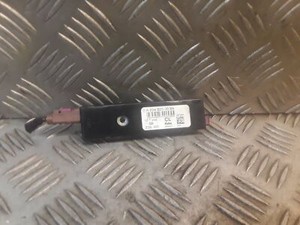 MERCEDES W204 Antennenverstärker Amp C Klasse W204 OEM 2048200089