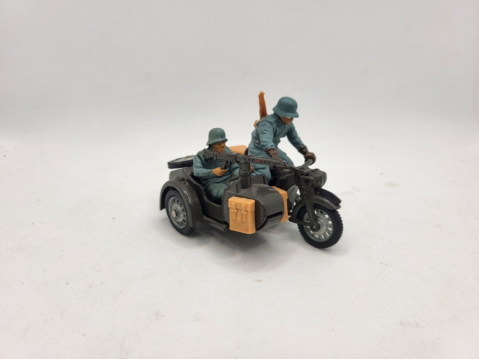 Britains Deetail Motorcycle WWII German MG42 1/32 Toy Soldier Sidecar NICE!!!!
