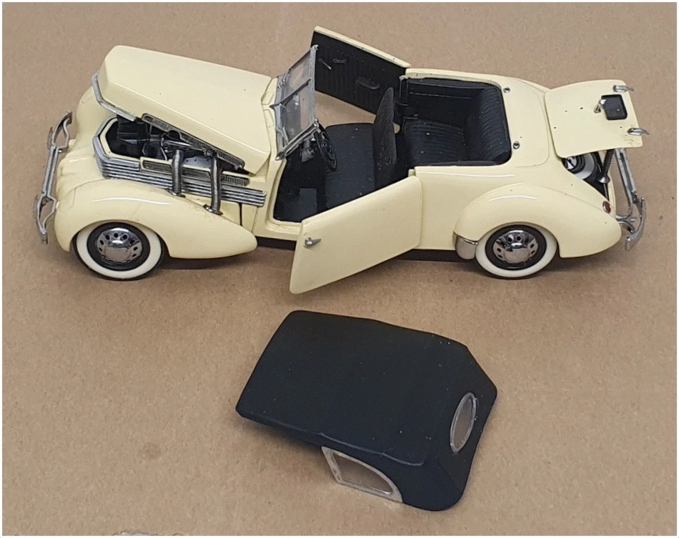 Franklin Mint 1/24 Scale B11PN92 - '37 Cord 812 Phaeton Coupe - Cream - Image 4 of 4
