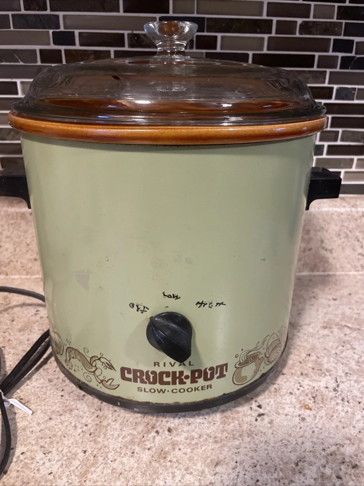 Vtg 1970s Rival Crock Pot Slow Cooker 3.5 qt Avocado Green Model 3100/2 TESTED
Opens in a new window