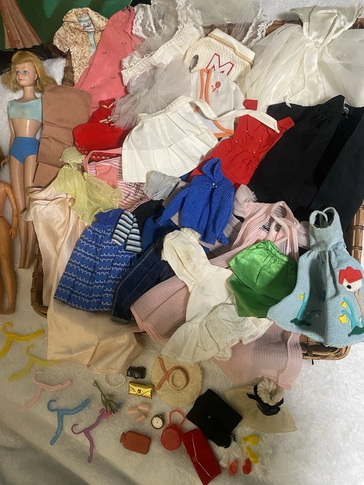 Vintage Barbie Midge Skipper 1963 Vintage Doll Case and Clothes, Accessories Lot - Image 2 of 4
