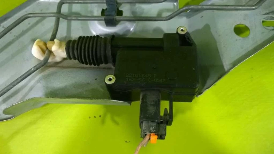 92-96 ROADMASTER SW DRIVER LEFT FRONT INTERIOR DOOR HANDLE W/DOOR LOCK ACTUATOR - Image 3 of 3