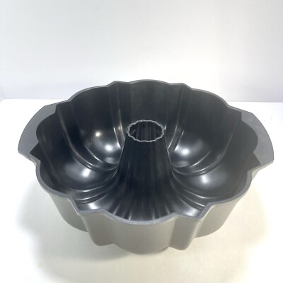 Nordic Ware Original ProCast Bundt Cake Pan 12 c. NonStick Aluminum With Handles