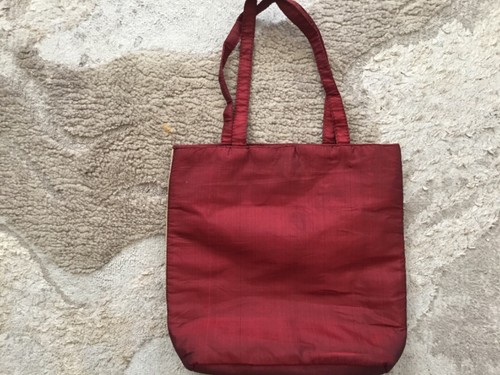 Burgundy red gold vintage pure silk embroidered bucket tote handbag - Picture 4 of 12
