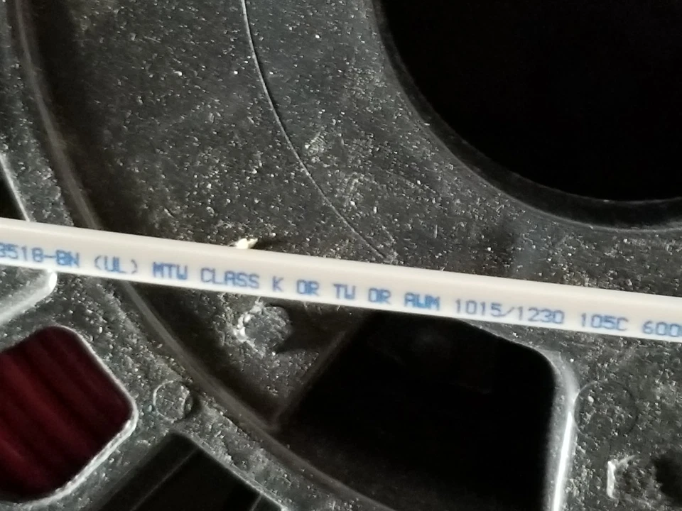 Cable de conexión de PVC de cobre estañado Belden 9912 #12awg 65x30T 105C 600V blanco/25 pies Foto 3 de 4