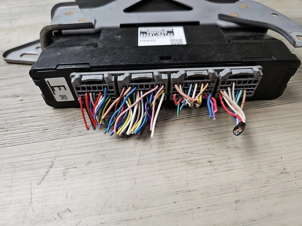 Módulo de control de fuente de alimentación de computadora Toyota Prius C 2013-2015 OEM 2014 2015  Foto 3 de 4