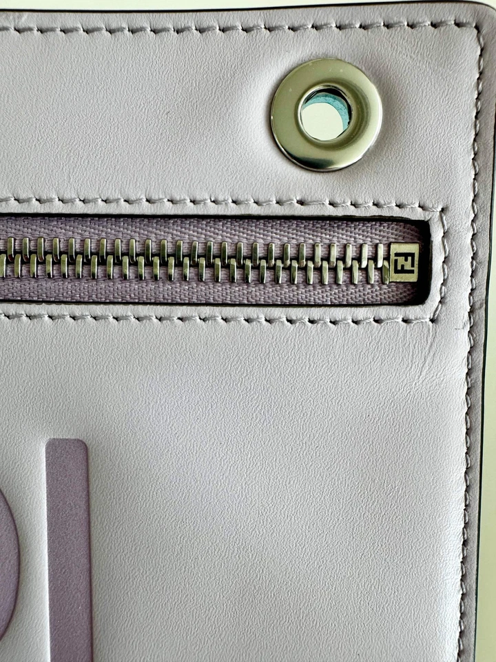 Bolsa plana Fendi Roma monograma púrpura Foto 3 de 4