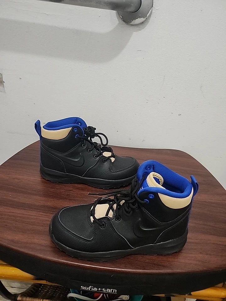 Nike SALE Grade School Manoa LTR Boots Size 2Y  - Image 4 of 4