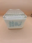 Pyrex Amish Butter Print Refrigerator Dish w/lid Turquoise Blue 1 1/2 Pt.