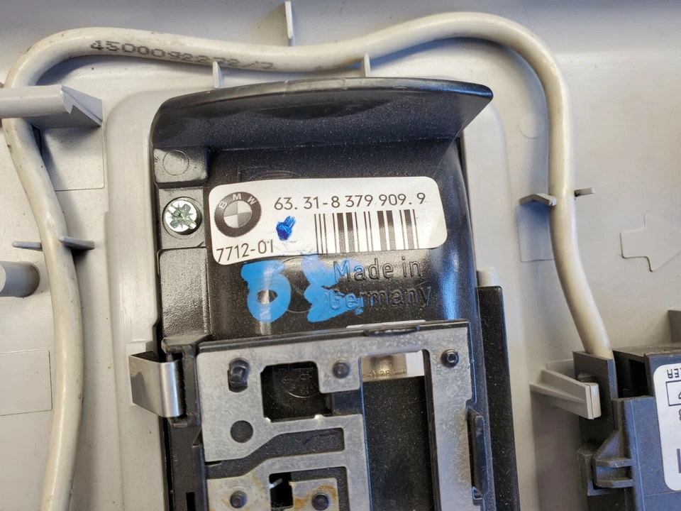 2001-2005 BMW X5 E53 Rear Overhead Dome Light Panel 8379909 - Image 4 of 4