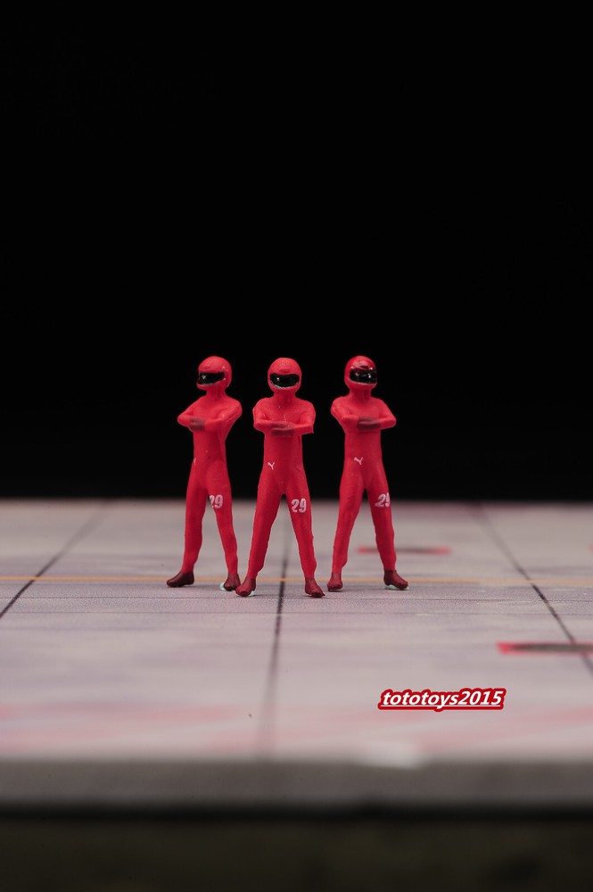1/64 Red Racing Man Jumpsuit Scene Prop Minatures Figures For Cars Vehicles Toy