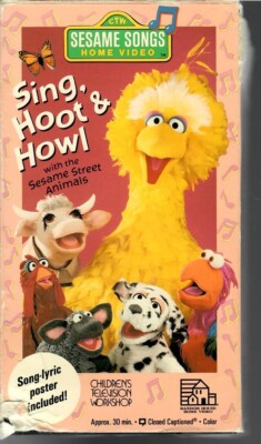 SESAME SONGS SING, HOOT & HOWL WITH THE SESAME STREET ANIMALS VHS. (PREVIEWED)