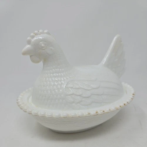 VINTAGE MILKGLASS HEN ON NEST COVERED DISH