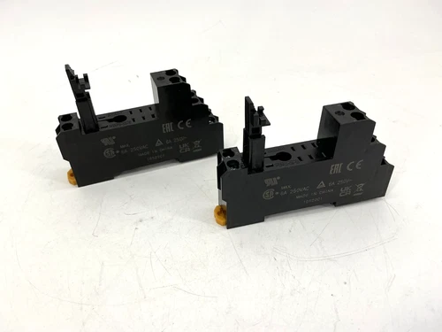 Lot of 2 New Omron P2RFZ-08-E Relay Socket 8-Pin 2-Pole 6A 250VAC P2RFZ08E