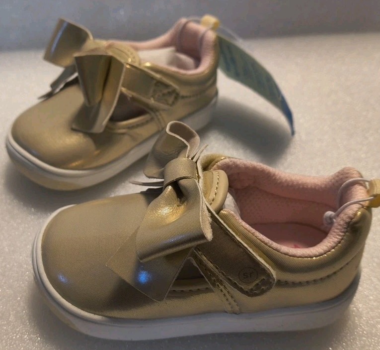 Stride Rite 360 Little Kid Kamila color Tan, Fits Wide Feet Too, size 5M