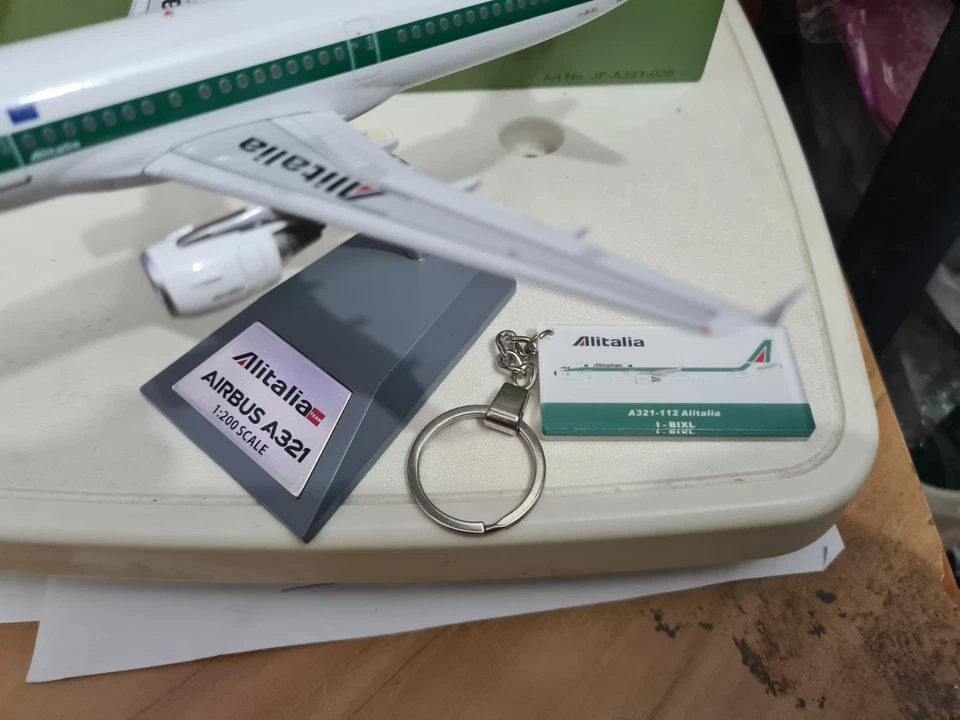 Alitalia TEAM Airbus A321 CEO  I-BIXL - Scala 1:200 Die Cast - JFox 200 - Immagine 3 di 4