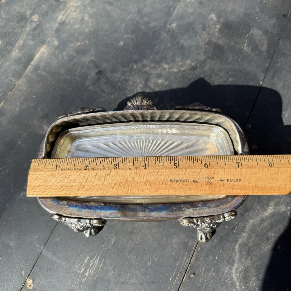 Plato de mantequilla enchapado en plata FB Rogers cúpula oscilante superior vidrio inserción patas cabeza de león Foto 2 de 4