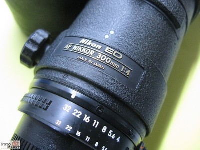 Nikon ED AF Nikkor 1:4 / 300 mm Tele-Objektiv lens - eher neuwertig - Top