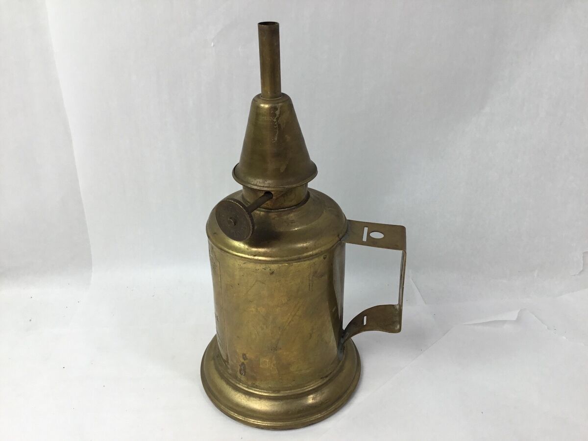 Antique Brass Lampe Feutrée Abeille pigeon Oil Lamp Made in Antique Brass Lampe Feutrée Abeille pigeon Oil Lamp Made in