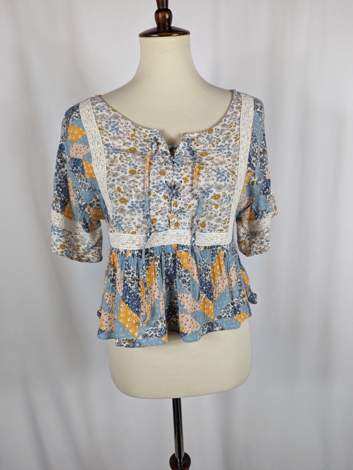 American Eagle Patchwork Cropped Floral Short Sle… - image 1