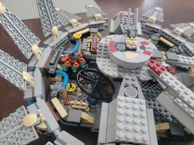 LEGO Star Wars 4504 Millennium Falcon Complete Set w/ 5 Minifigures & Manuel