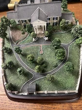 1998 Mini Elvis Presley Graceland Mansion 8 x 5, excellent condition 