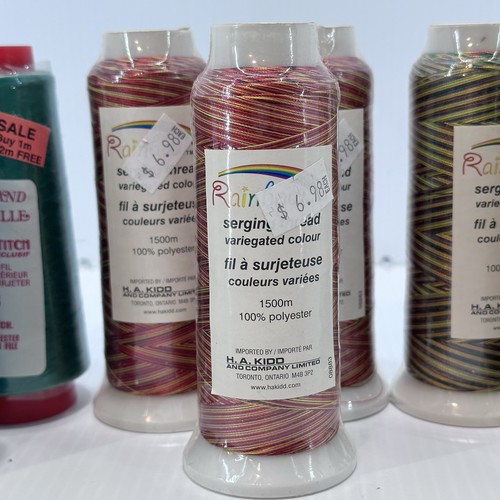 Lot Of 8 Mixed Serger Thread Various Colors Fabricland Green Rainbow Variegated - Bild 3 von 6