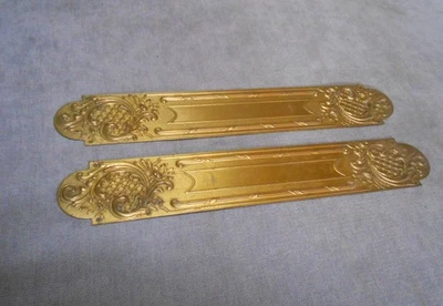 Belle Paire de plaques de Porte Ancienne en Laiton Louis XV style - Photo 1/4