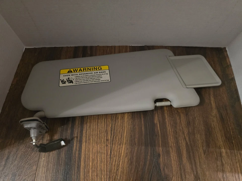 Parasol gris lado izquierdo conductor Kia Sedona 2006-2014 Foto 3 de 4