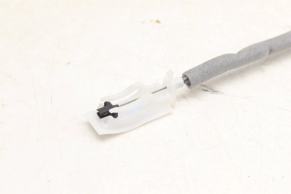 11-15 BMW ALPINA B7L XDRIVE - Liberação de alça interna traseira/cabo Bowden - Imagem 2 de 4