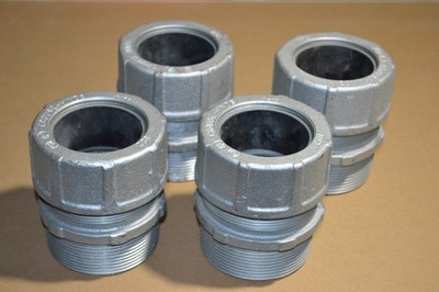4 X Crouse-Hinds CGB7915 2-1/2'' Straight Cord Cable Fitting