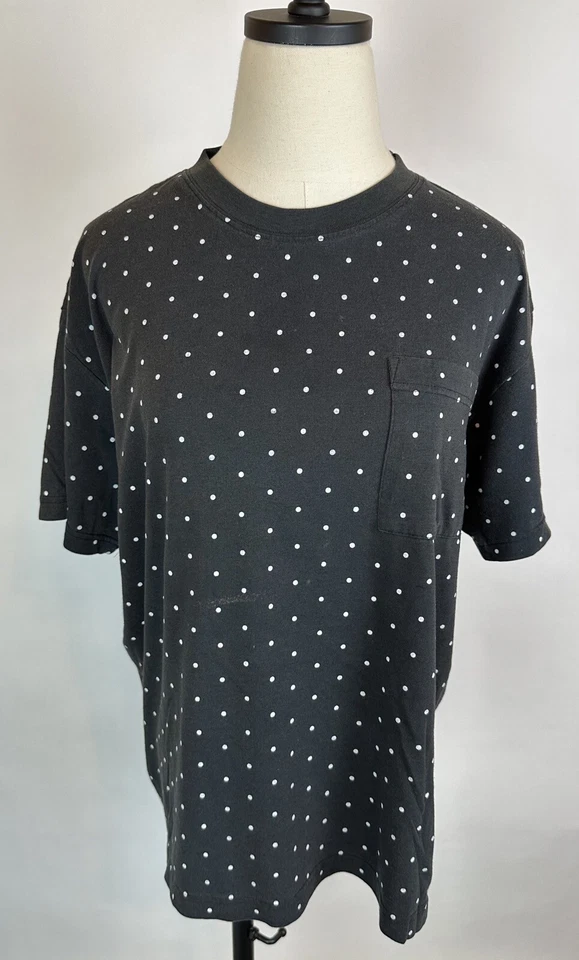 Винтажная футболка 90-х в горошек женская L выцветшая с черным карманом футболка минималистский гранж  - Изображение 2 из 4