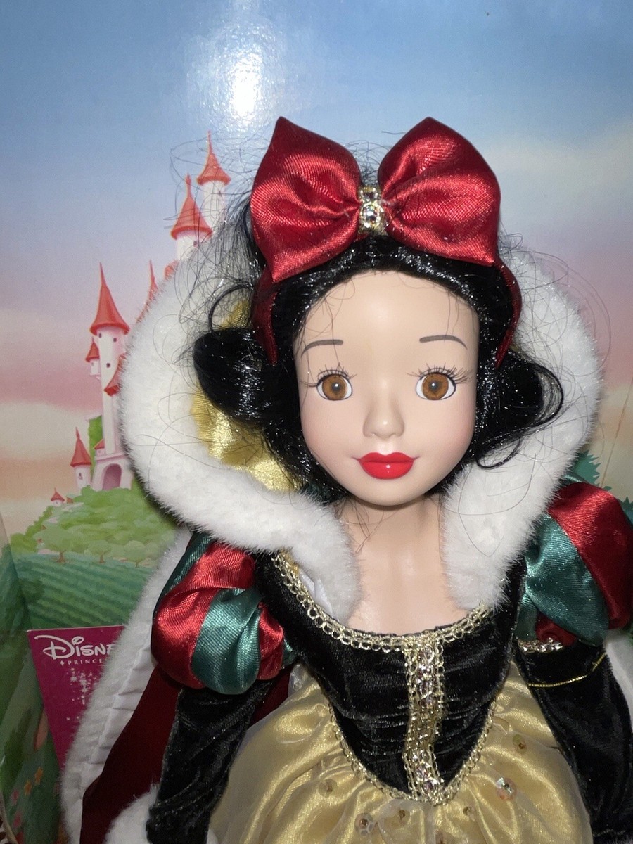 DISNEY SNOW WHITE Porcelain Doll Royal HOLIDAY Edition 16” 2003