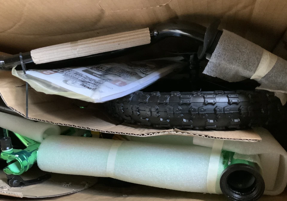 ✅ MANTIS 12”  Kids Bike, Green, Slightly Distressed Box, - Image 3 of 3