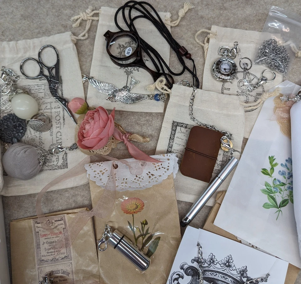 Caja de regalo Ultimate Chatelaine incluye Chatelaine y 15 accesorios populares Foto 3 de 4