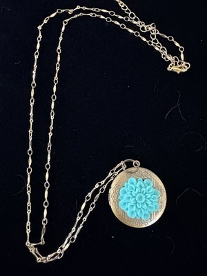 Silver Tone Metal Oval Link Chain Necklace Round Locket Pendant Blue Flower