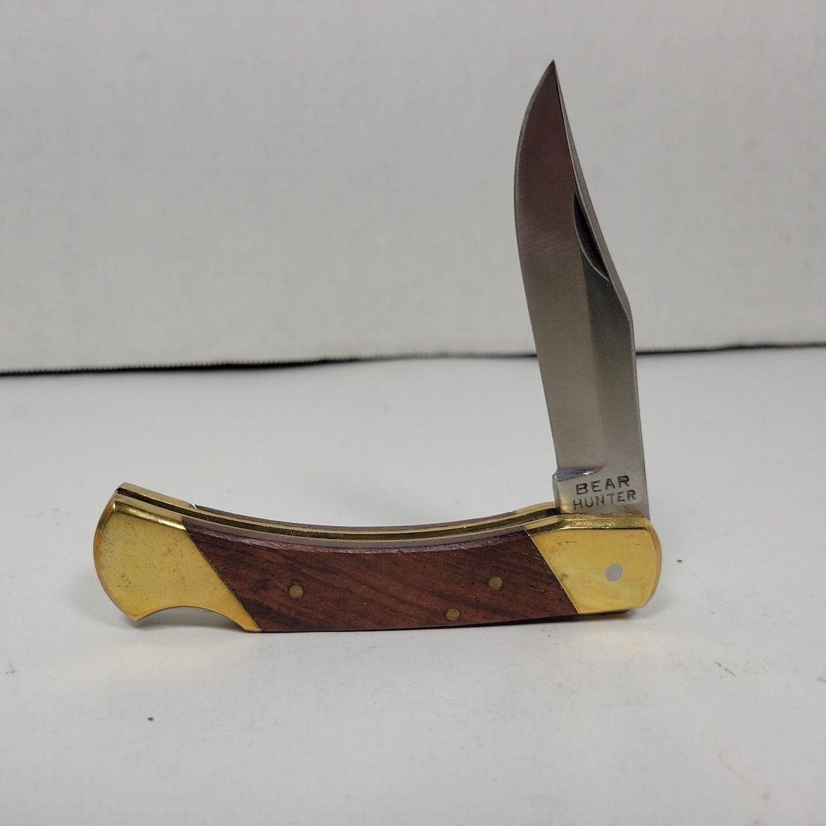 Vintage Bear Hunter Knife Single Blade. 4 Vintage Bear Hunter Knife Single Blade. 4