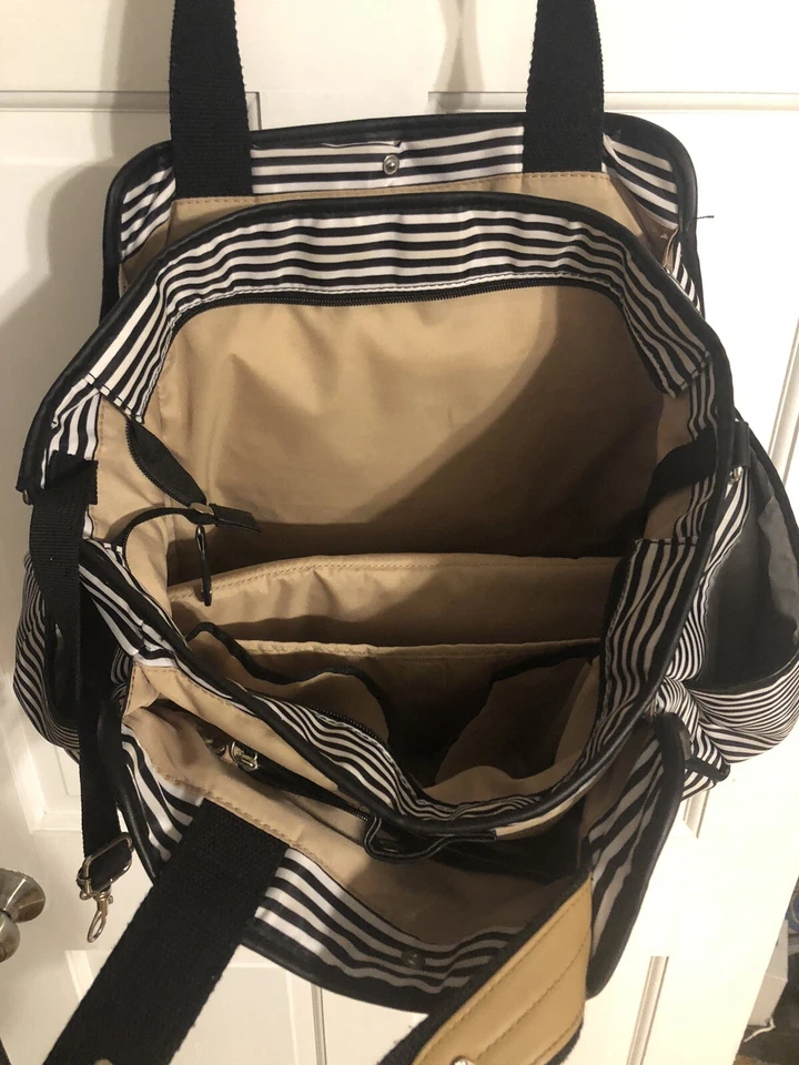 Bolsa de pañales Skip Hop a rayas blancas y negras usada en excelente estado Foto 3 de 4