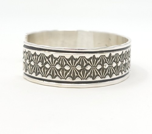 Adrian Reeves Long Navajo Sterling Silver Cuff Bracelet Hand Stamped Stacker - Imagen 6 de 7